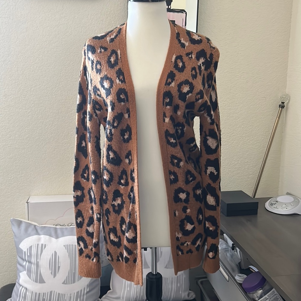 Witty fox leopard print cardigan M